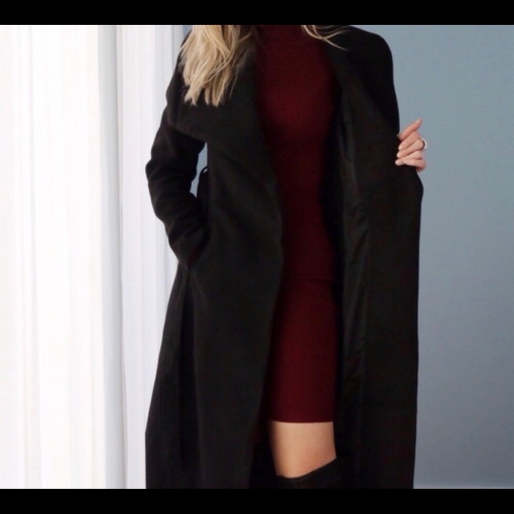 90’s Style VTG•Velvety Long Lightweight Black Coat